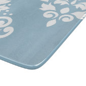Scroll Damask Art I White on Light Blue Schneidebrett (Ecke)