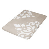 Scroll Damask Art I White on Light Taue Badematte (Schrägansicht)