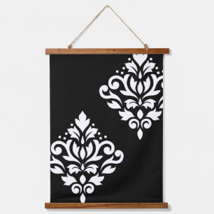 Scroll Damask Art I White Wandteppich Mit Holzrahmen