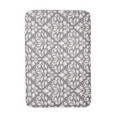 Scroll Damask Big Pattern Creme auf Grau Badematte (Vorderseite Vertikal)