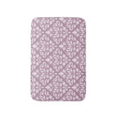 Scroll Damask Big Pattern Pink auf Mauve Badematte (Vorderseite Vertikal)