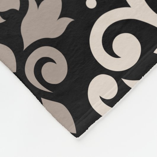 Scroll Damask Big Pattern Taupe Black Fleecedecke (Ecke)
