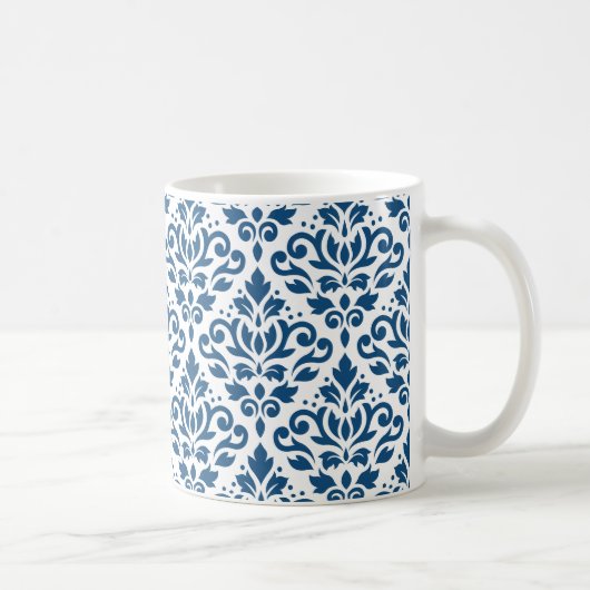 Scroll Damask Big Ptn Dk Blue auf Weiß Kaffeetasse (Rechts)