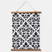 Scroll Damask Large Pattern Black on White Wandteppich Mit Holzrahmen (Vorderseite)