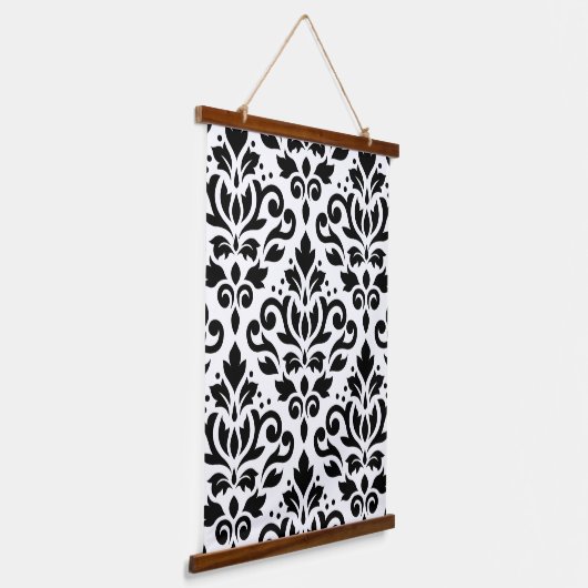Scroll Damask Large Pattern Black on White Wandteppich Mit Holzrahmen (Gewinkelt)