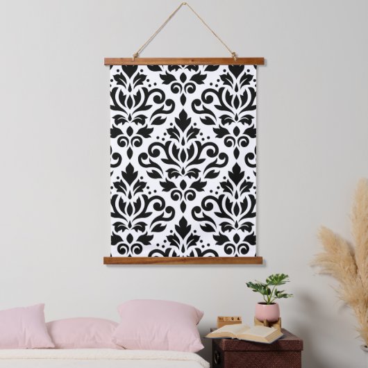 Scroll Damask Large Pattern Black on White Wandteppich Mit Holzrahmen (Schlafzimmer)