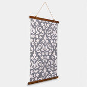 Scroll Damask Large Pattern Creme on Gray Wandteppich Mit Holzrahmen (Gewinkelt)