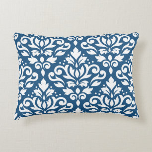 Scroll Damask Lg Ptn White auf Dk Blue Dekokissen
