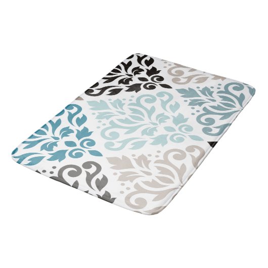 Scroll Damask XLg Muster Teals Browns White Badematte (Schrägansicht)