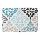 Scroll Damask XLg Muster Teals Browns White Badematte (Vorderseite)