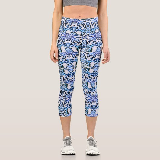 Scrolled Leaf Blue Capri Leggings (Vorderseite)