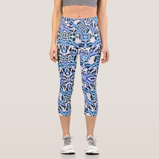 Scrolled Leaf Blue Capri Leggings (Vorderseite)