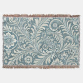 Scrolling Damask Pattern in Soft Blue und Ivory Decke (Vorderseite)