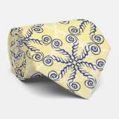 Scrollwork Pattern Navy Blue Yellow White Krawatte (Gerollt)