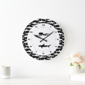 Scuba Diver and School of Sharks Gefahrenzone Große Wanduhr (Zuhause)