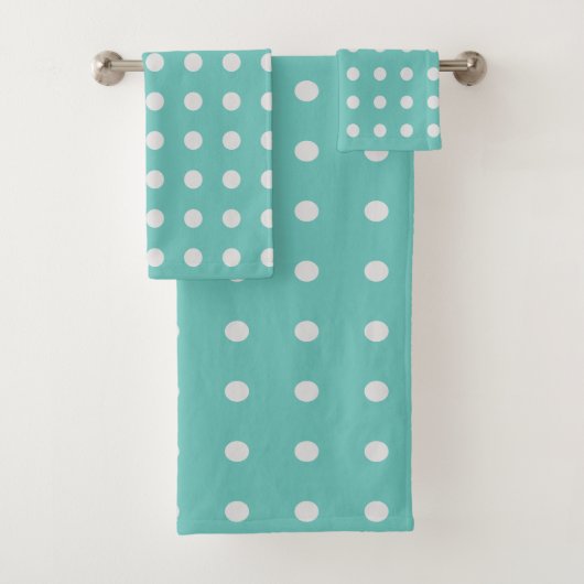 Sea Foam Green und White Polka Dots Badhandtuch Set (Insitu)
