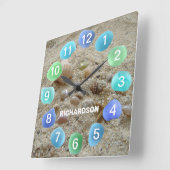 Sea Glass and Seashells on Beach Sand Personalized Quadratische Wanduhr (Winkel)