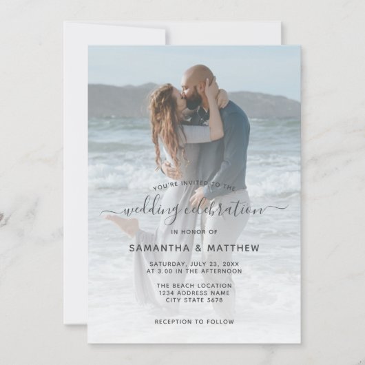 Sea Glass Dusty Blue Couple Foto Beach Wedding Einladung (Vorderseite)