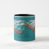 Sea turtle swimming in turquoise water tasse (Zentrum)