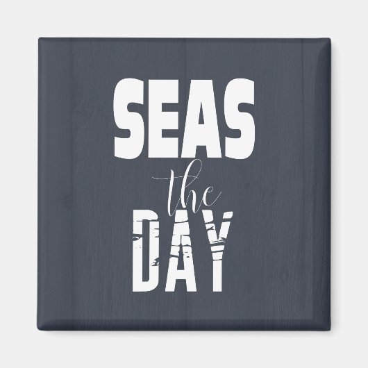 Sea Zitat "Seas The Day" Fett Type Magnet (Vorne)