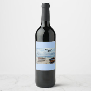 "Seabreeze Serenade" Farbenfrohe Bootszene Weinetikett