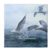 Seageln fliegen über das Meer Fliese (Vorderseite)