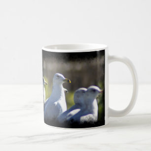 Seagull an der schwarzen Eisenbahngrenze Kaffeetasse