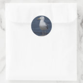 Seagull auf dem Felsen Runder Aufkleber (Tasche)