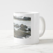 Seagull auf Felsen Jumbo-Tasse (Vorderseite Rechts)