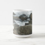 Seagull auf Felsen Kaffeetasse (Mittel)