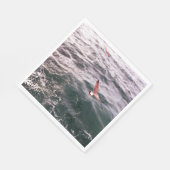 SEAGULL FLIEGT ÜBER DEN MEERESWELLEN SERVIETTE (Ecke)