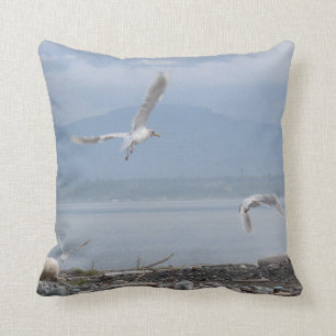 Seagull Flight Throw Kissen