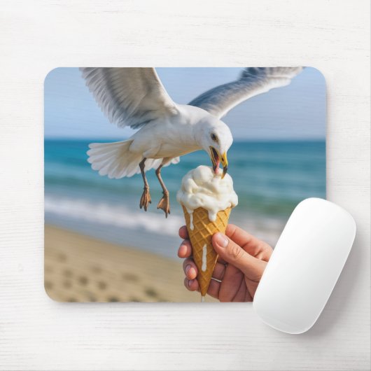 Seagull isst einen Eiskrem Mousepad (Mit Mouse)