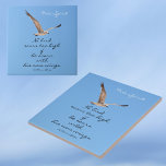 Seagull No Bird klettert zu blau dekorativ Fliese<br><div class="desc">Ein Seagull, der über den klaren blauen Himmel fliegt, dekorative Keramik-Fliesen mit einem inspirierenden und motivierend Zitat von William Blake: "Kein Vogel stöhnt zu hoch, wenn er mit seinen eigenen Flügeln in die Höhe schießt." Fühlen Sie sich frei, wie dieser Seevögel und personalisieren Sie diese Küsten-fotografische Keramik mit Ihrem Namen,...</div>