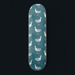 Seagulls Nautical Skateboard<br><div class="desc">Eine freche Möwe,  die vom tiefen,  grünen Ozean stehend ist. Ideal für diejenigen,  die Liebe Seevögel und die Küste.</div>