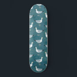 Seagulls Nautical Skateboard<br><div class="desc">Eine freche Möwe,  die vom tiefen,  grünen Ozean stehend ist. Ideal für diejenigen,  die Liebe Seevögel und die Küste.</div>