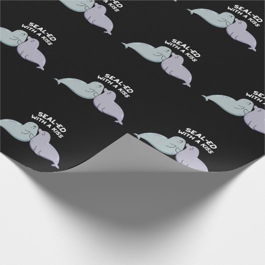 Sealed with a Kiss Funny Sea Lion Siegel Puff Dark Geschenkpapier (Ecke)