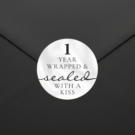 Sealed with a Kiss White 1st Birthday Anniversary Runder Aufkleber