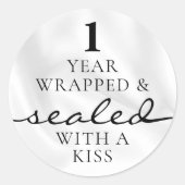 Sealed with a Kiss White 1st Birthday Anniversary Runder Aufkleber (Vorderseite)