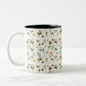 Seamless Green Leaf Pattern – Hand-Drawn Botanical Zweifarbige Tasse (Links)