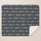 Seamless hand drawn geometric tribal pattern with sherpadecke (Vorderseite (Horizontal))