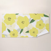 Seamless pattern with bright yellow flowers backgr badehandtuch (Badehandtuch)
