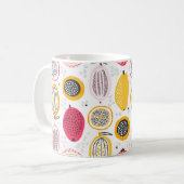 Seamless pattern with hand drawn exotic fruits. Ab Kaffeetasse (Vorderseite Links)
