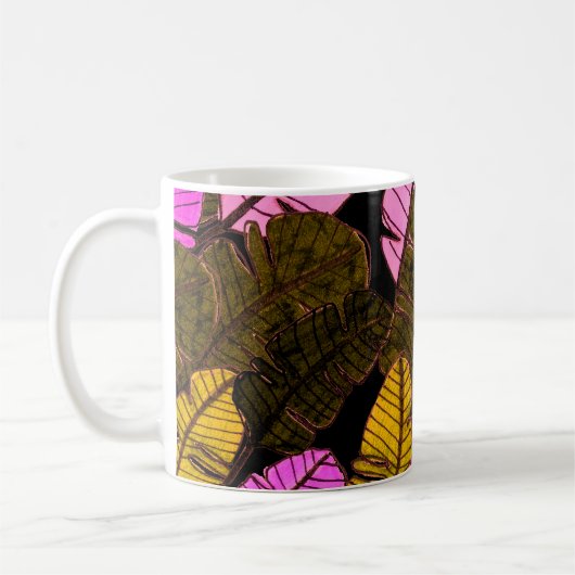 Seamless pattern with hand drawn tropical leaves.  kaffeetasse (Links)