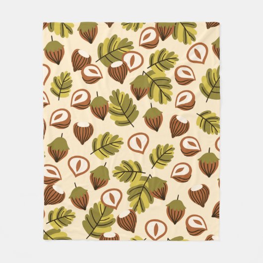 Seamless pattern with hazelnut leaves and acorns. fleecedecke (Vorderseite)