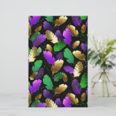 Seamless Pattern with Mardi Gras feathers Briefpapier (Stehend Vorderseite)
