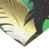 Seamless Pattern with Mardi Gras feathers Tischdecke (Schrägansicht)