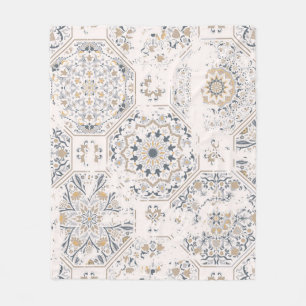 Seamless vintage pattern with an effect of attriti fleecedecke