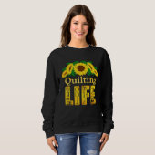 Seamstress Quilting Life Fun Sunflowers Quilter Sweatshirt (Vorne ganz)