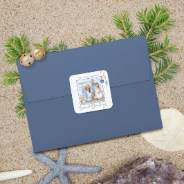 Seas and Greetings Nautical Seashell Wood Foto Quadratischer Aufkleber
